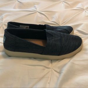 Toms women’s blue slip on shoes size 7.5.